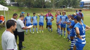 El equipo de soccer femenino rumbo a la final.