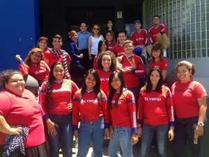 El evento contó con la participación de estudiantes de escuela superior y miembros del Club DECA.