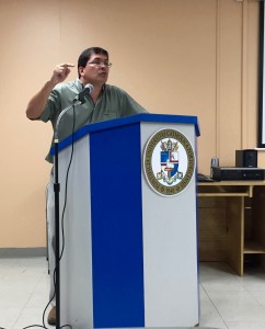  “La vocación no es un ‘tengo’, es un ‘soy’ a la voluntad de Dios”, así expresó el Padre Luis Jiménez, ingeniero y sacerdote jesuita en la charla brindada en la Sala de Actividades.