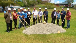 Una inversión de $425,000 impulsa el desarrollo de un extenso complejo deportivo. Además del nuevo campo de soccer el diseño incorpora un sendero deportivo y un área para volibol de grama.