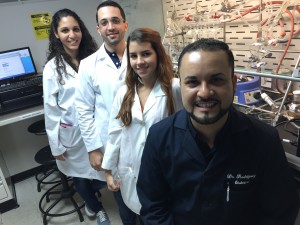 Krystina se encuentra trabajando desde agosto 2016 en el Laboratorio de Investigación de Química Orgánica bajo la tutela de su mentor, el Dr. Raúl Rodríguez y junto a sus compañeros Everick Alicea Valle y Gabriel Torres. El equipo investigador trabaja en un proyecto de investigación titulado Estudios hacia el desarrollo de una síntesis de alcoholes alílicos en pocos pasos.