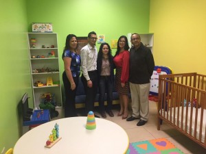 Los estudiantes Jonathan Nicole y Chelsy Diaz estudiantes practicantes de trabajo social, ejecutaron esta iniciativa con el propósito de brindarle un mejor ambiente a los más de 326 niños que utilizan las facilidades. 