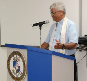 Reverendo P. Luis Alberto Rodríguez Vientós, capellán del Recinto estuvo a cargo de la bendición de las instalaciones.